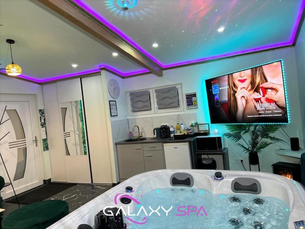 Galaxy Spa - Suite Jupiter Jacuzzi Privatif Champigneulles Экстерьер фото